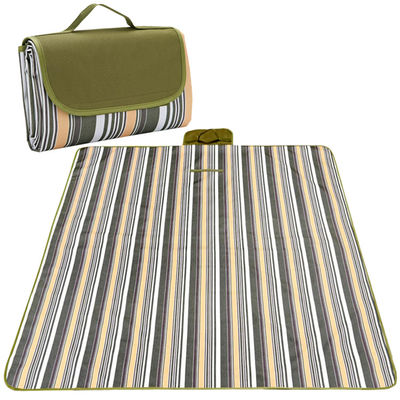 キャンプする折るピクニック マット屋外の携帯用浜毛布の厚い防水芝生の布キャンプ装置のマットをハイキングする