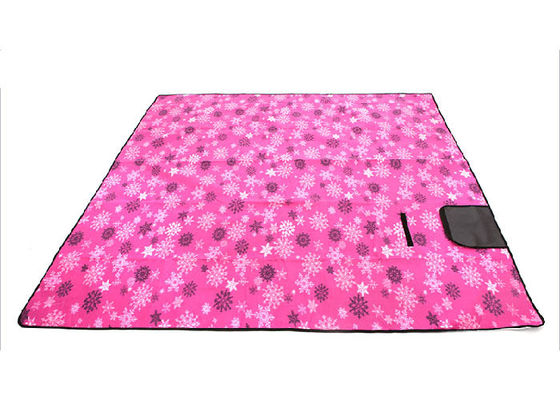 睡眠のためのパッドを入れられた屋外のピクニック毛布キャンプの防水毛布
