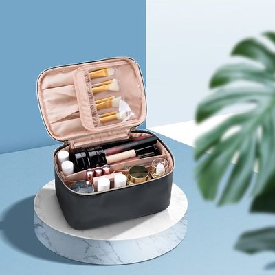 女性ハンドルが付いている携帯用cosmeticbagsの防水二重層のジッパー旅行化粧品袋