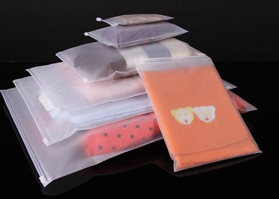 衣服Reclosableプラスチック郵便包装は出荷の衣服のためのジッパー ロックの多袋を袋に入れる