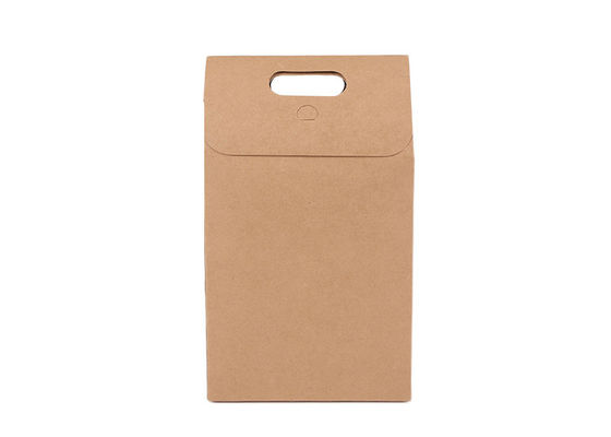 クリスマスのブラウン クラフト紙のギフトはハンドルが付いている昼食の正方形の紙袋を袋に入れる